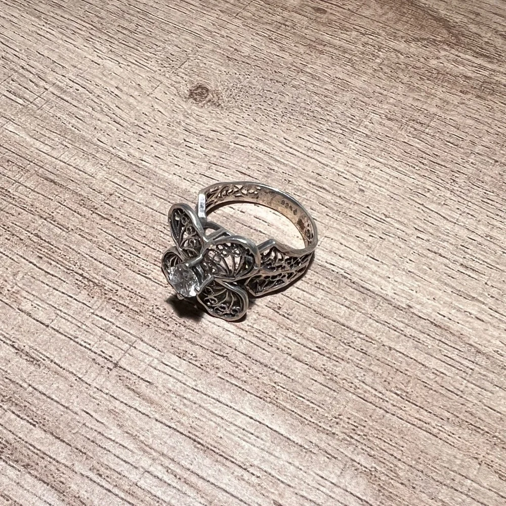 Flower ring - Picture 2 of 3